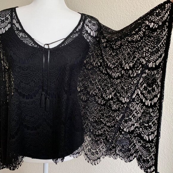 EXPRESS Cropped Lace Poncho Black Size M/L NWT - Picture 4 of 8